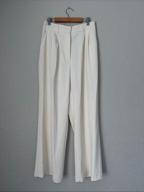 Classic High-Waist Wide-Leg Pants in Off-White